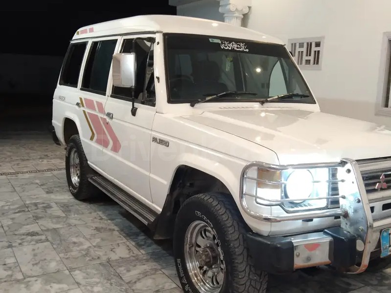 Mitsubishi Pajero 1990