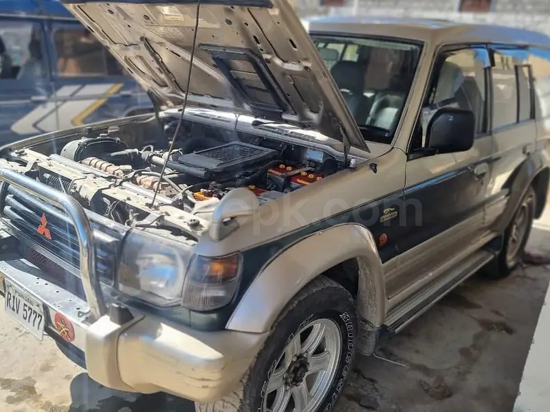 Mitsubishi Pajero 1990