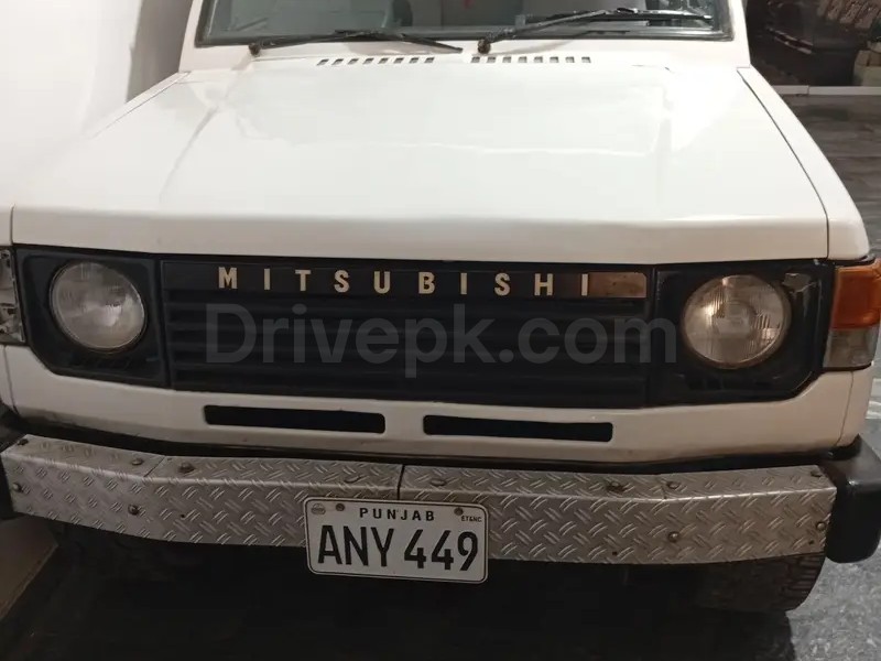 Mitsubishi Pajero 1990