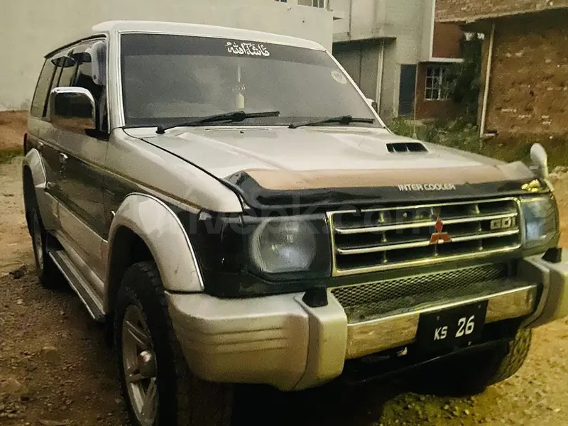 Mitsubishi Pajero 1990