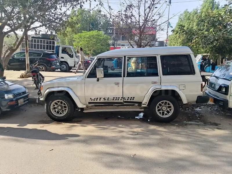 Mitsubishi Pajero 1988