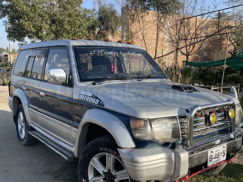 Mitsubishi Pajero 1990