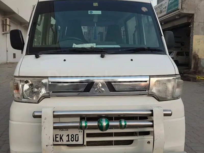 Mitsubishi Minicab Bravo 2013