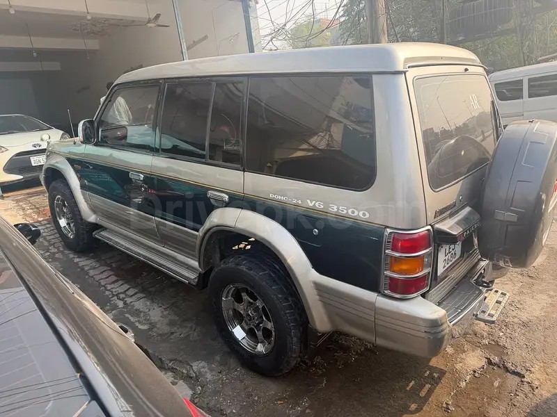 Mitsubishi Pajero 1992