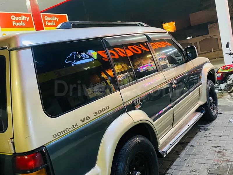 Mitsubishi Pajero 1991