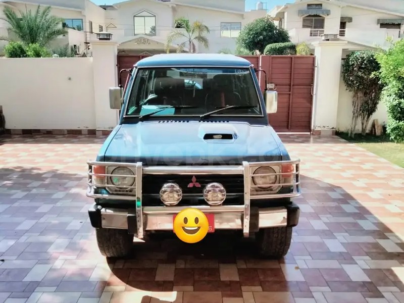 Mitsubishi Pajero 1990