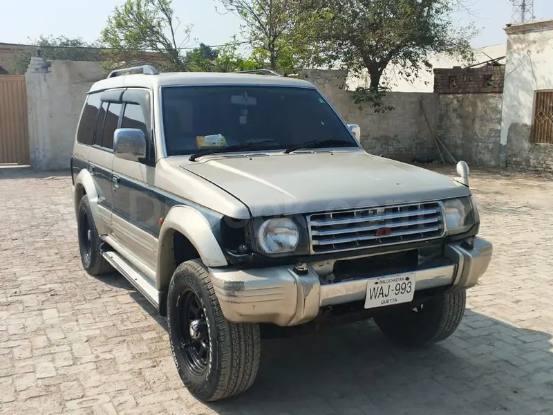 Mitsubishi Pajero 1990
