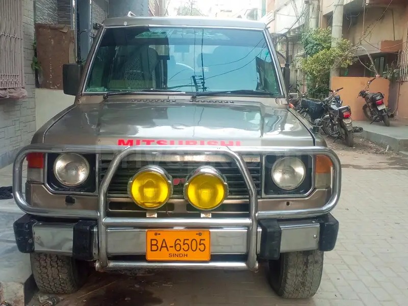 Mitsubishi Pajero 1988