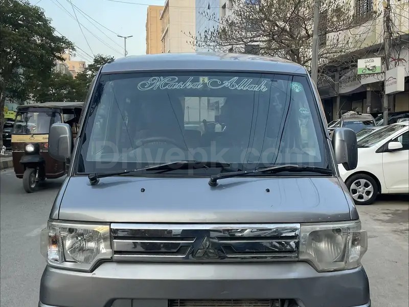 Mitsubishi Minicab Bravo 2012