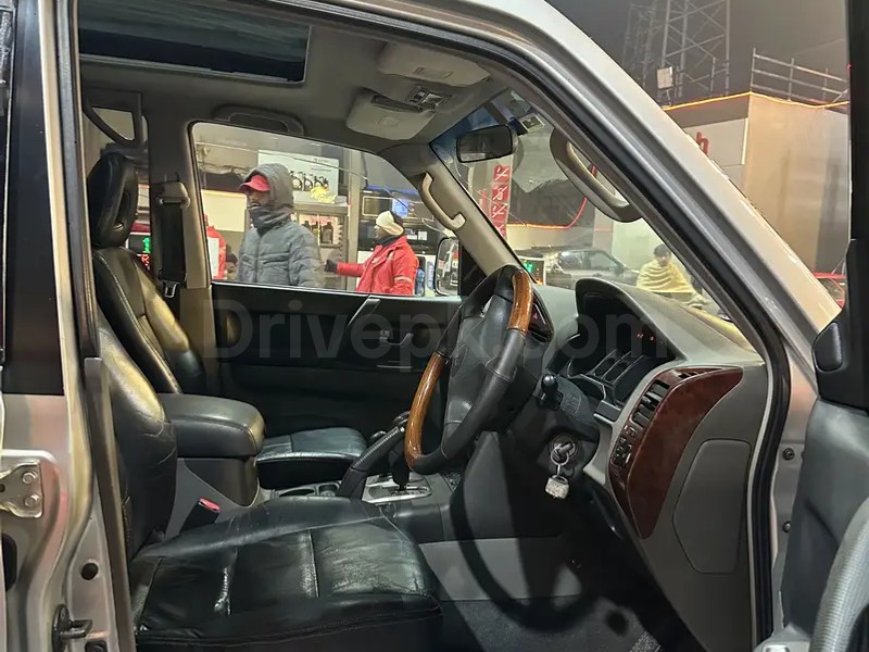 Mitsubishi Pajero 2003