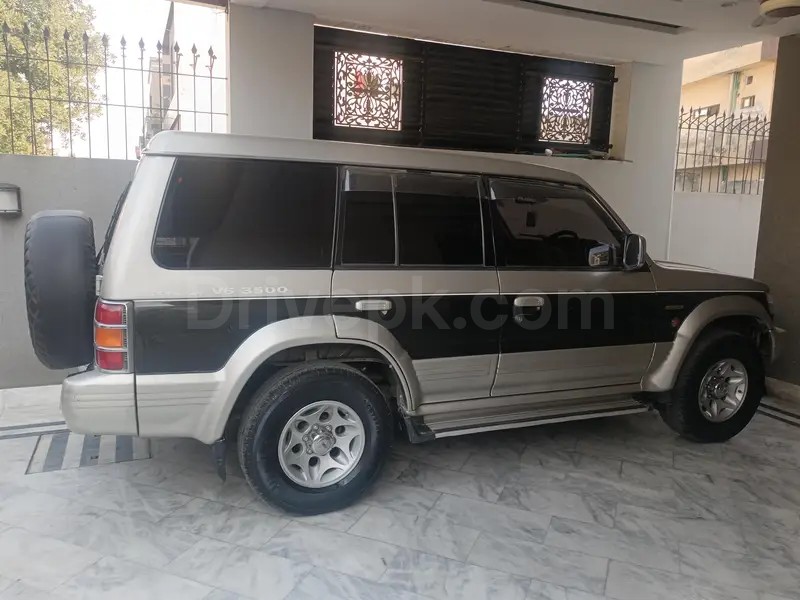Mitsubishi Pajero 1992
