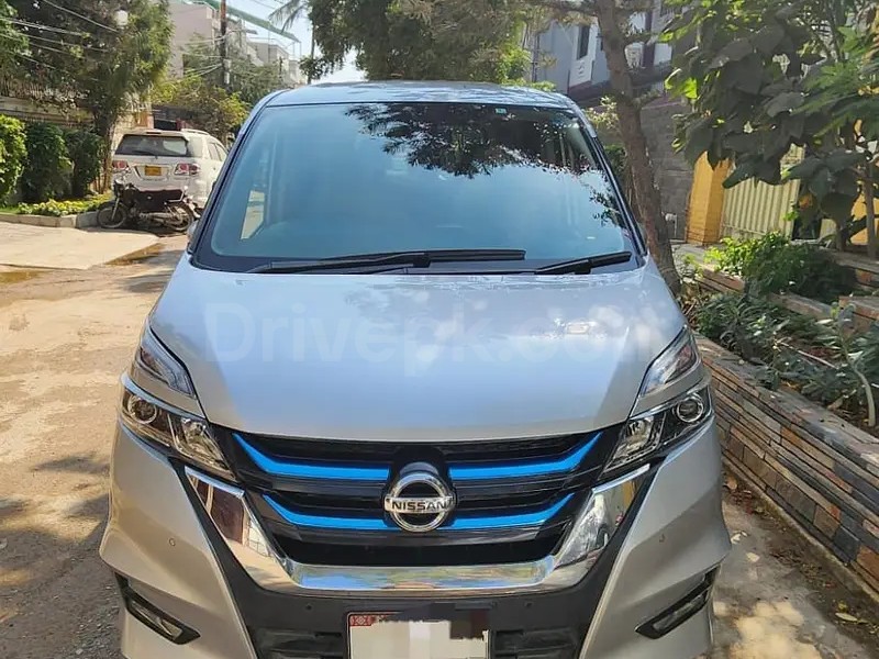 Nissan Serena 2018