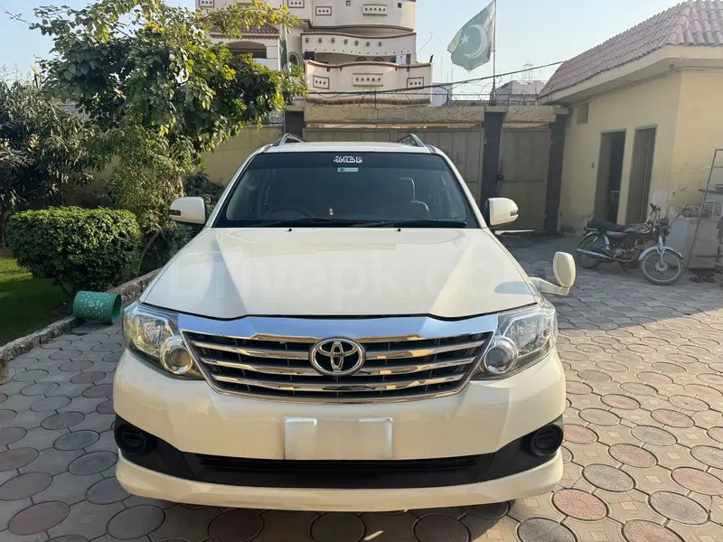 Toyota Fortuner V 2014