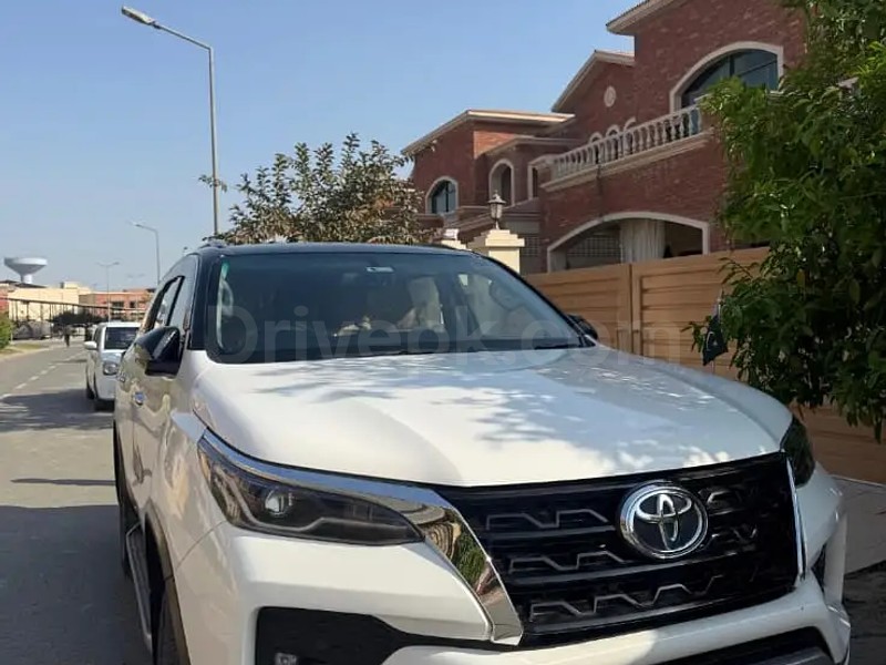 Toyota Fortuner V 2021