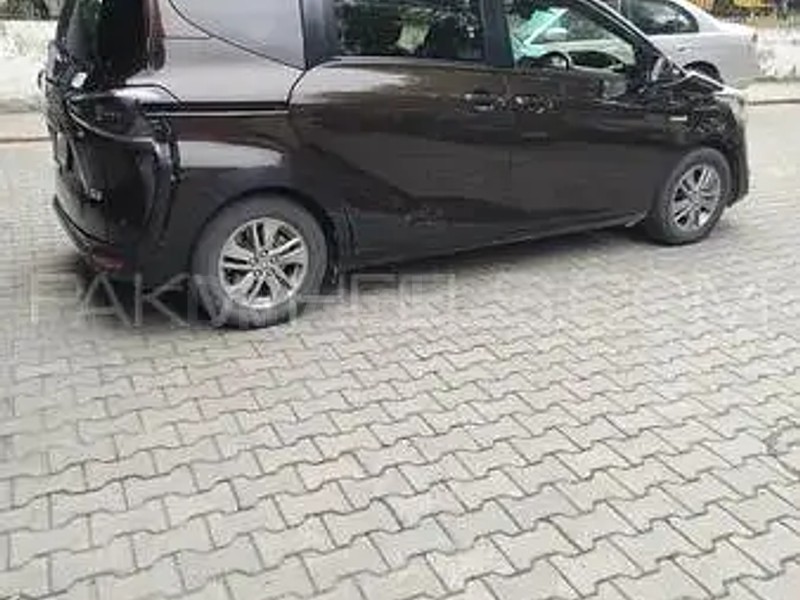 Toyota Sienta 2016