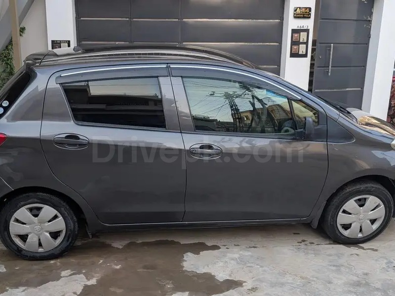 Toyota Vitz 2012