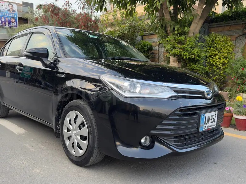 Toyota Corolla Axio 2016