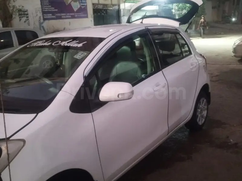 Toyota Vitz 2010
