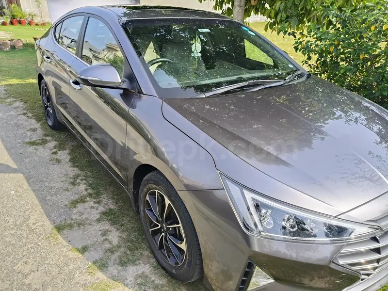 Hyundai Elantra 2022