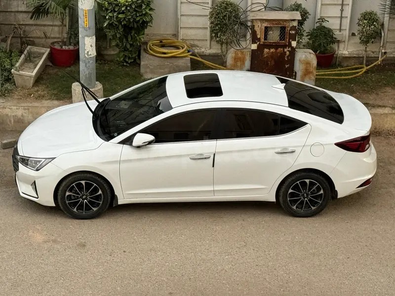 Hyundai Elantra 2022