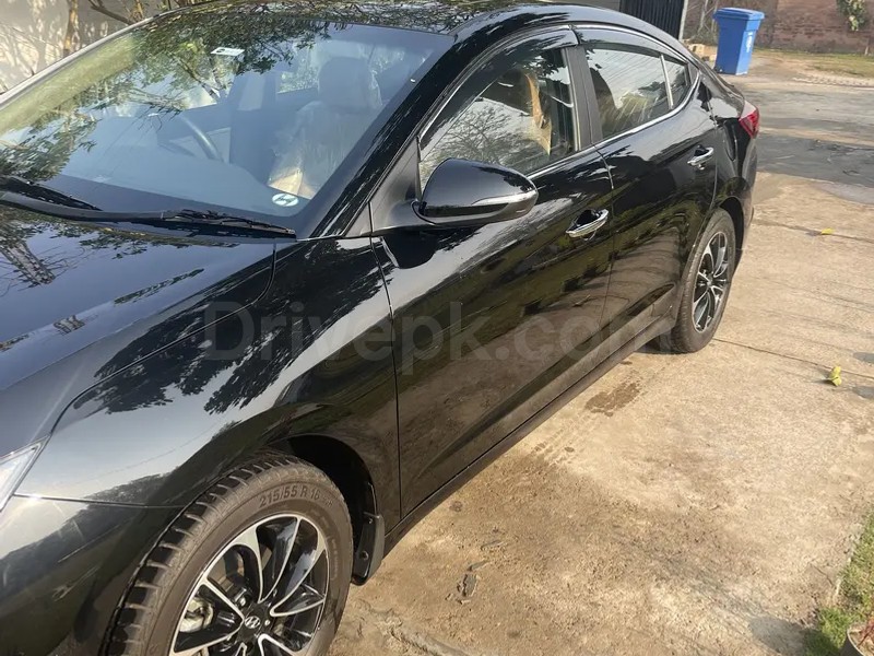 Hyundai Elantra 2025