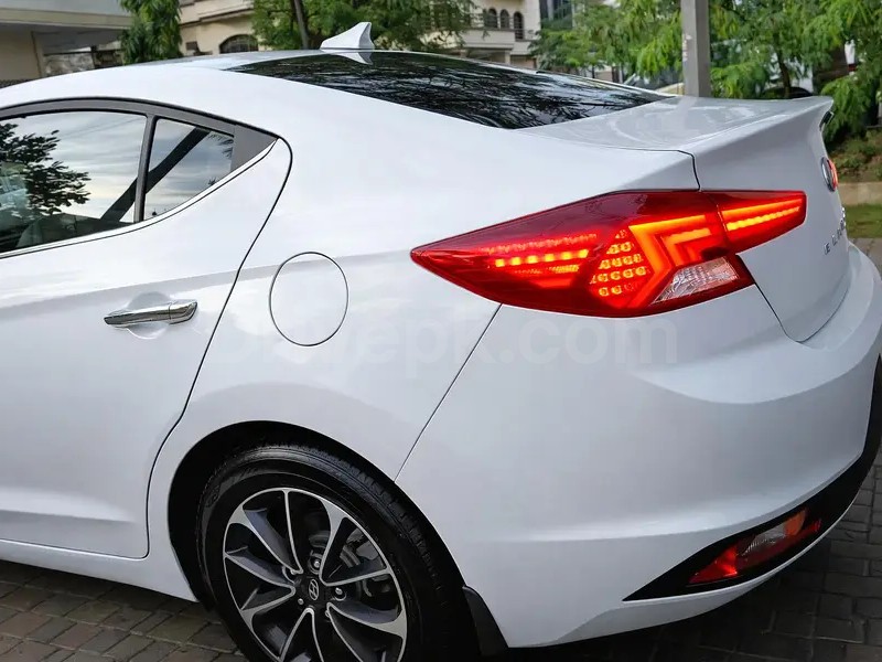 Hyundai Elantra 2023