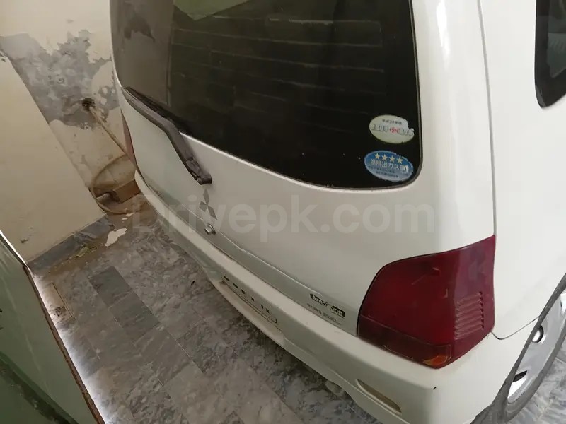 Mitsubishi Minica 2011