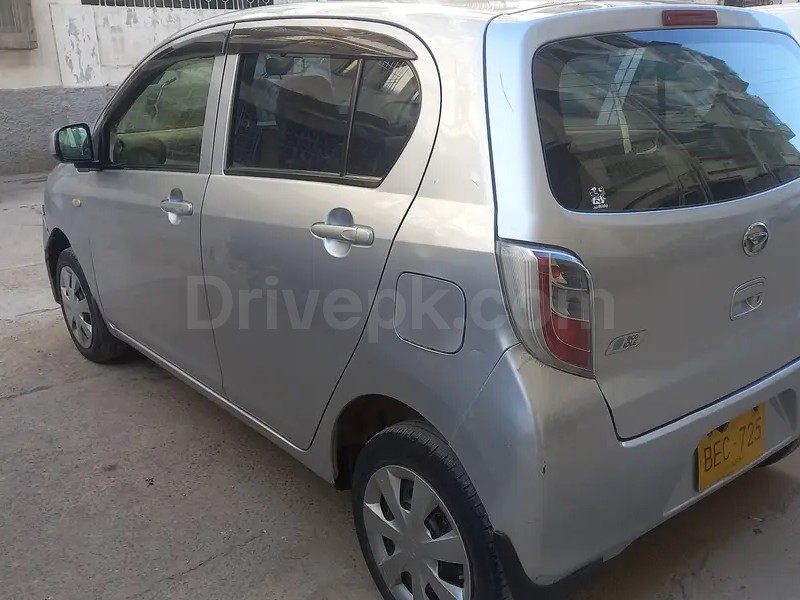 Daihatsu Mira 2012