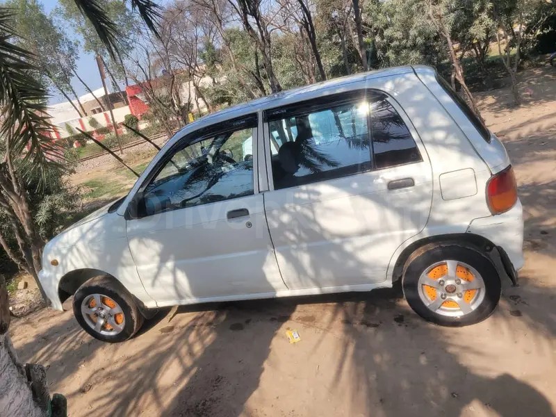 Daihatsu Cuore 2002