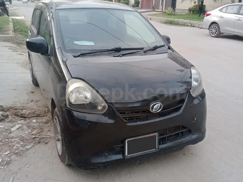Daihatsu Mira 2011