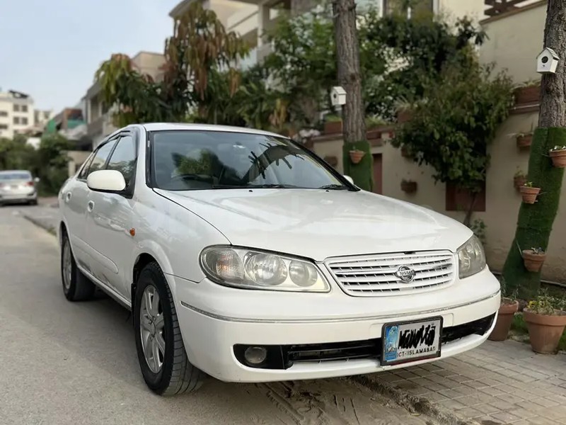 Nissan Sunny 2010