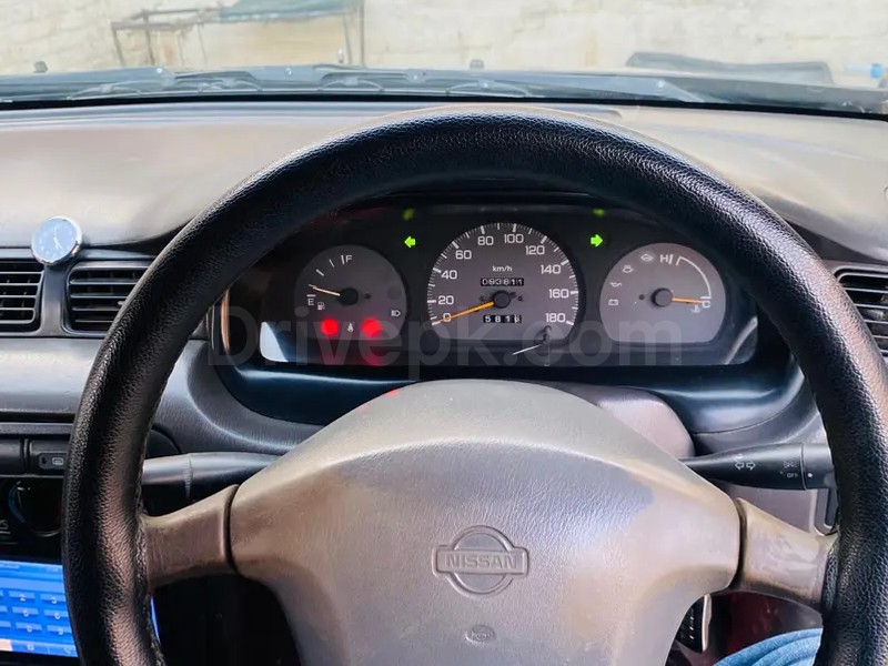 Nissan Sunny 2001