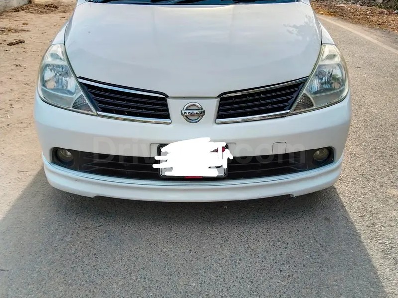 Nissan Tiida 2007