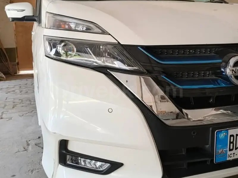 Nissan Serena 2018
