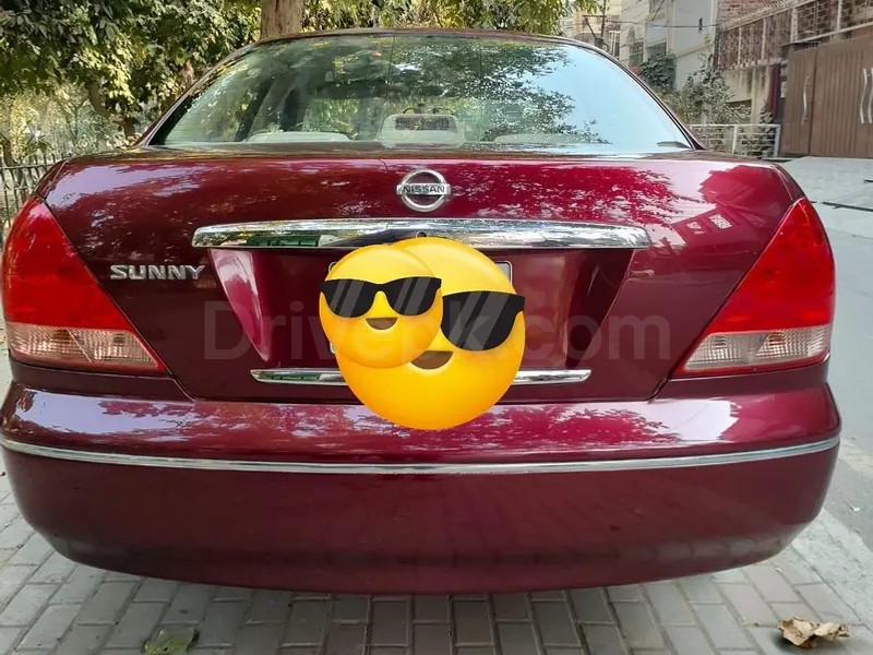 Nissan Sunny 2010