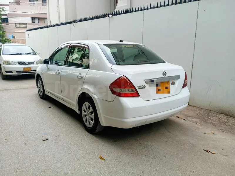 Nissan Tiida 2007