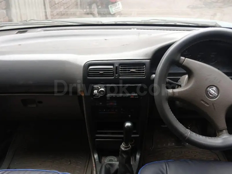 Nissan Sunny 1990
