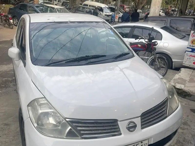 Nissan Tiida 2007