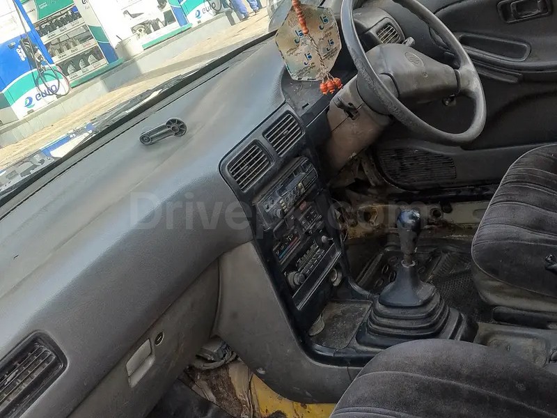 Nissan Sunny 1993
