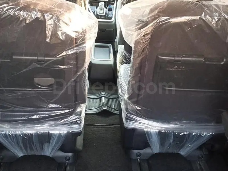 Nissan Serena 2018