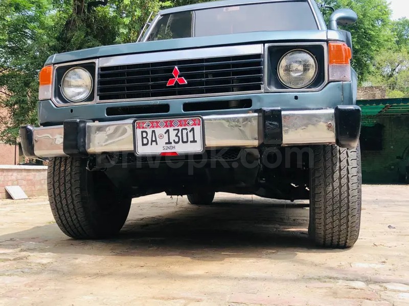 Mitsubishi Pajero 1987