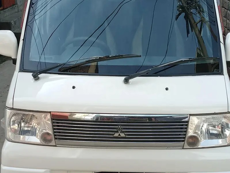 Mitsubishi Other 2005