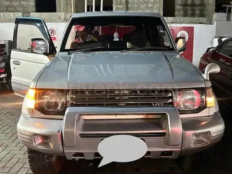 Mitsubishi Pajero 1990