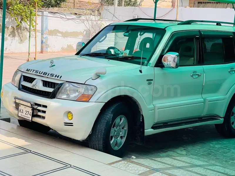 Mitsubishi Pajero 2005