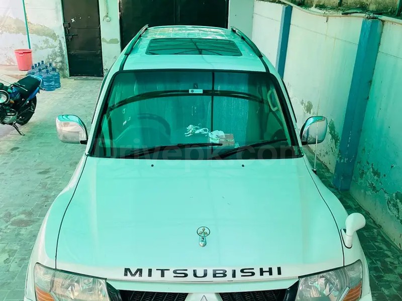 Mitsubishi Pajero 2005