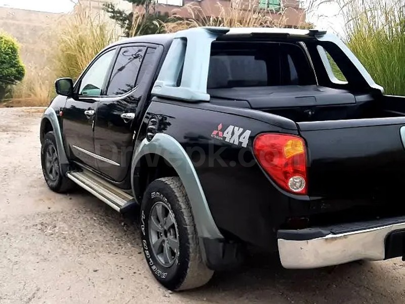 Mitsubishi Triton 2006
