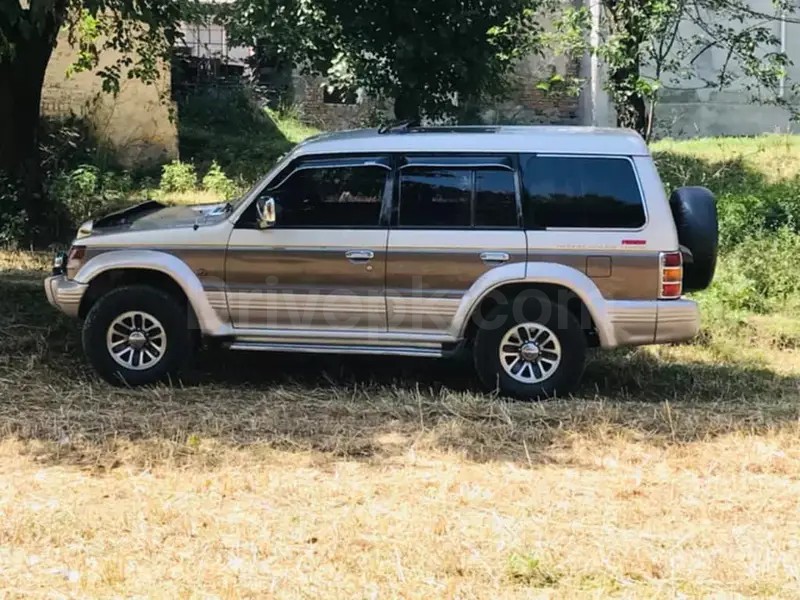 Mitsubishi Pajero 1992