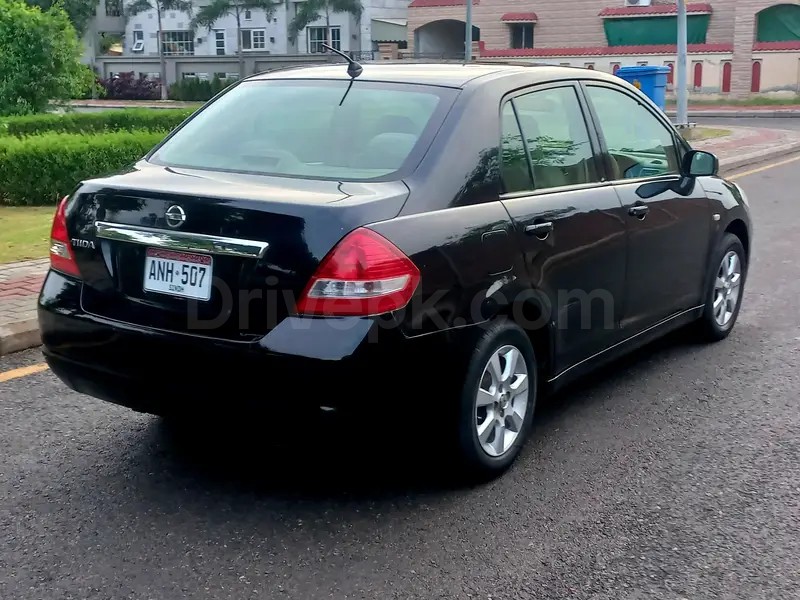 Nissan Tiida 2007