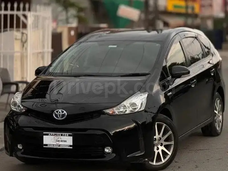 Toyota Prius Alpha 2014