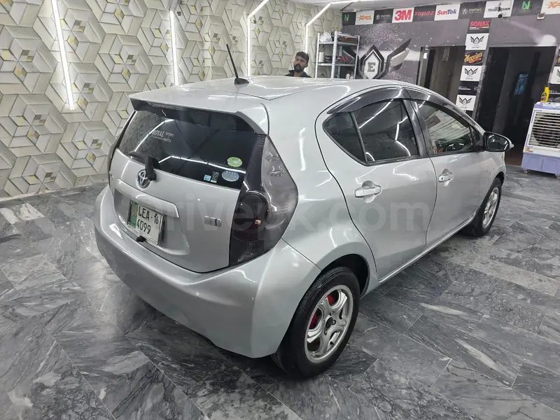 Toyota Aqua 2012